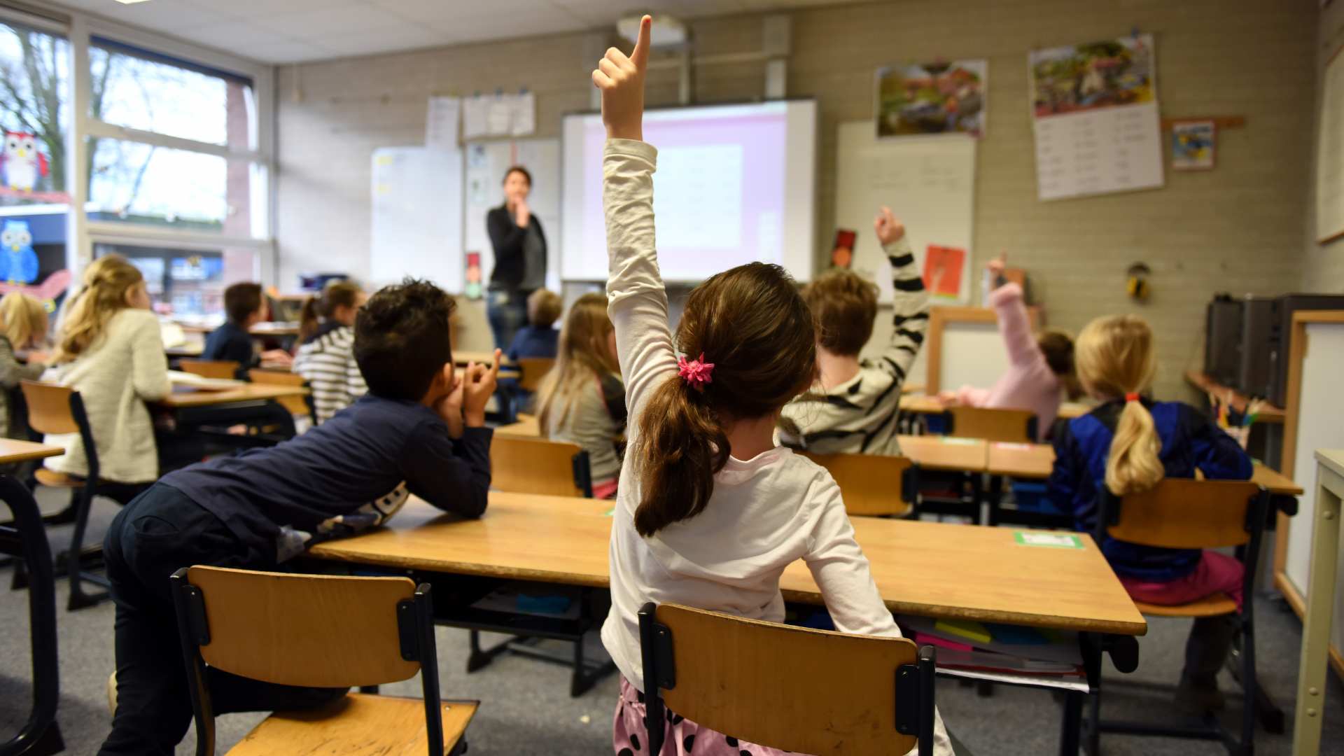 professeur devant sa classe d'élève